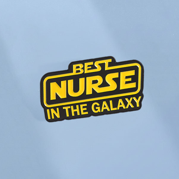 พยาบาลที่ดีที่สุดใน Galaxy เคลือบ Pin Star Wars สไตล์พยาบาลเข็มกลัดป้ายตลก Medical Staff อุปกรณ์เสริมของขวัญสําหรับเพื่อน