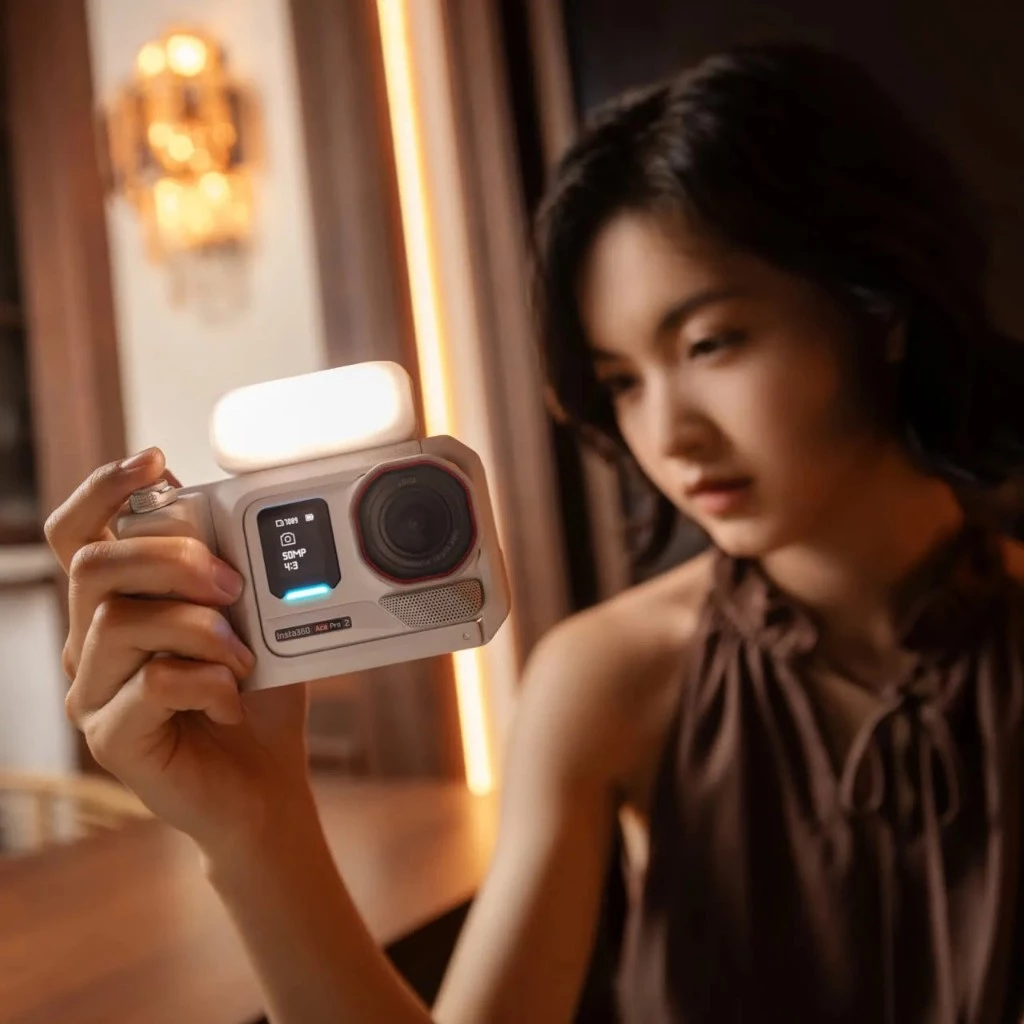 แฟลช Insta360 2-in-1 + เติมแสงสําหรับ Insta360 Ace Pro 2 พร้อมช็อตเย็น thumbnail 3