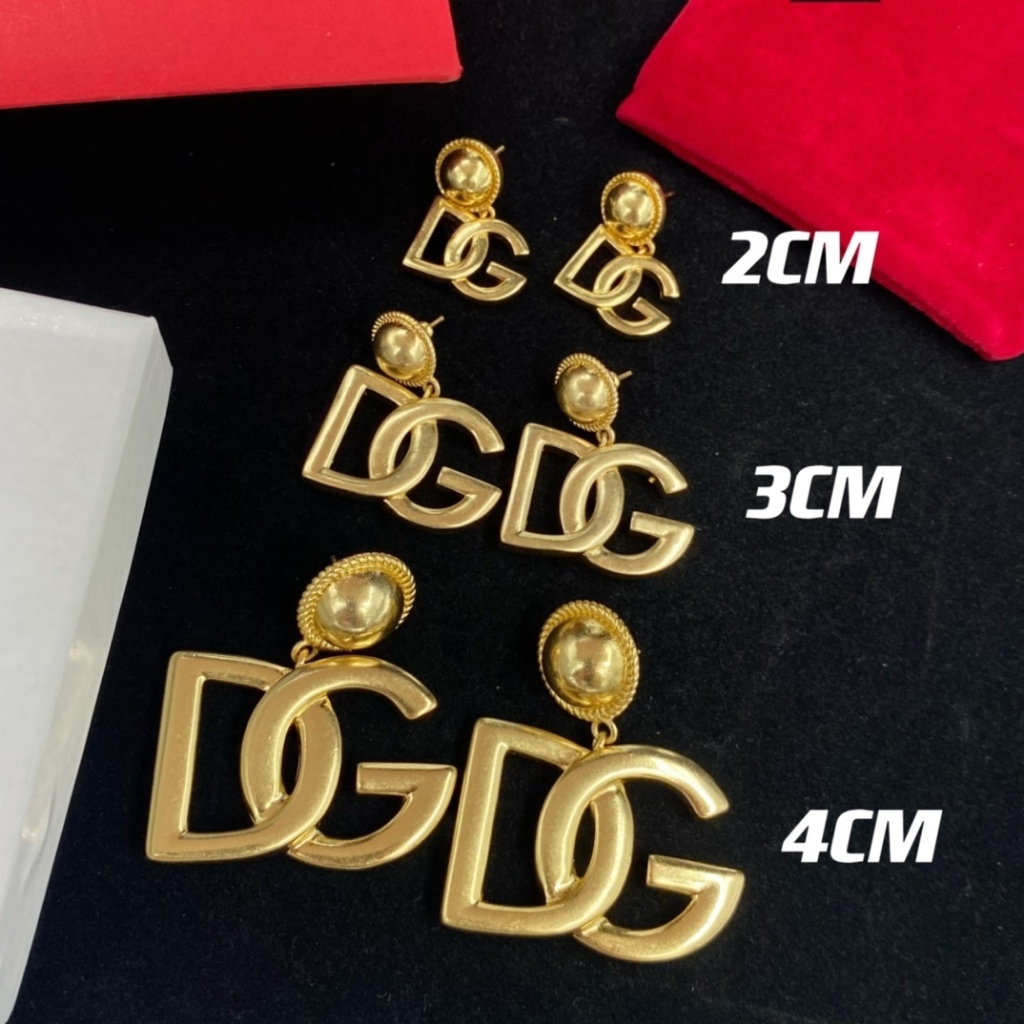 [คุณภาพสูง] เครื่องประดับแฟชั่น ต่างหูตัวอักษร D&GLOGO ใหม่คลาสสิกไม่แพ้การซีดจาง