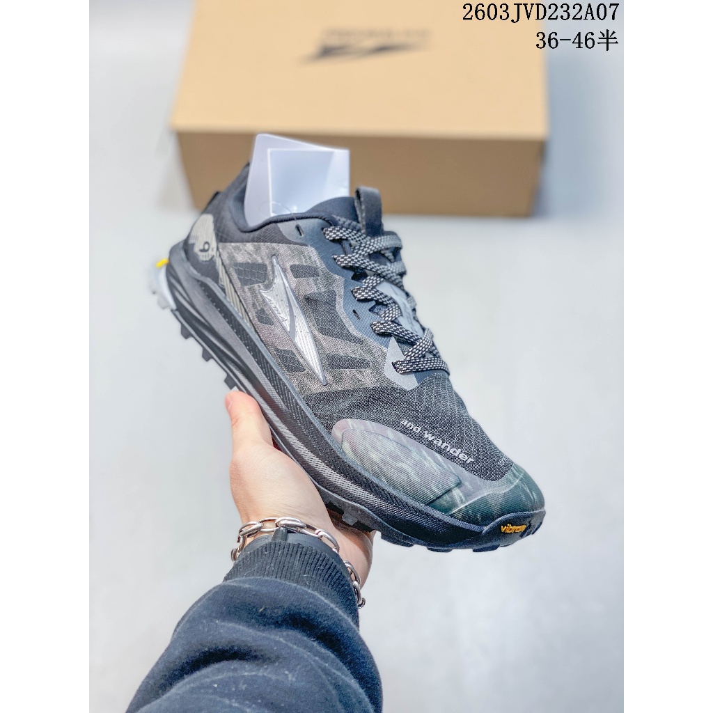 รองเท้าวิ่ง Altra Lone Peak 9+