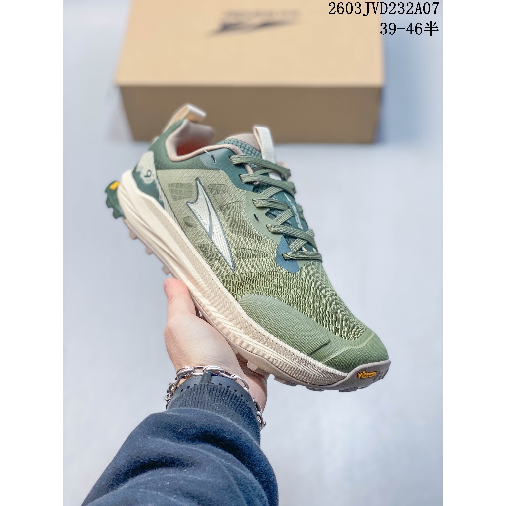 รองเท้าวิ่ง Altra Lone Peak 9+