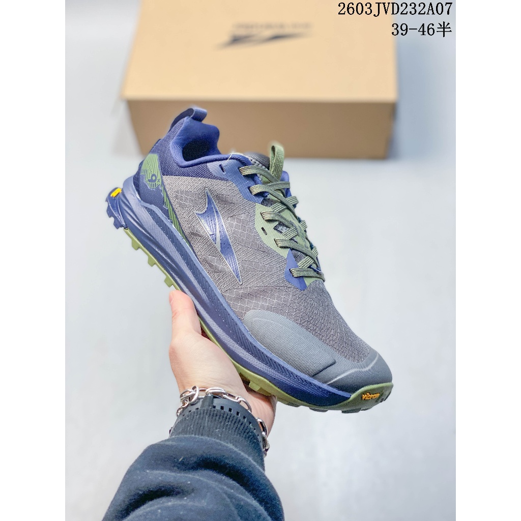 รองเท้าวิ่ง Altra Lone Peak 9+