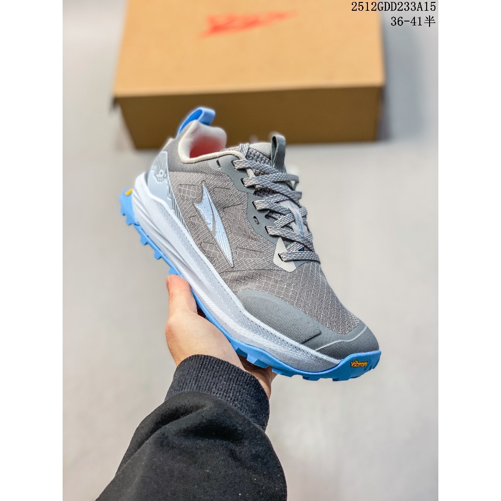 รองเท้าวิ่ง Altra Lone Peak 9