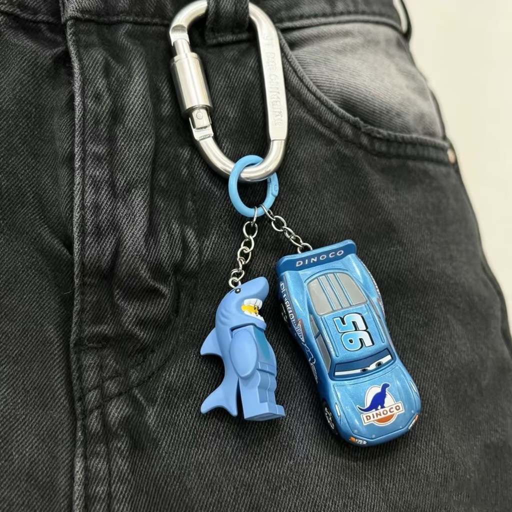 ฉลามอิฐน่ารัก + รถยนต์ จี้กุญแจ Dinoco ตกแต่งกุญแจรถทุกวันสําหรับเด็กผู้ชาย