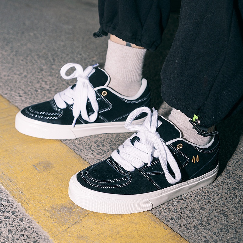 Ollieskate สีดําหนังนิ่มผ้าใบเย็บแฟชั่นลําลองผู้ชายผู้หญิงรองเท้าสเก็ตบอร์ดรองเท้ากีฬา BOL21001