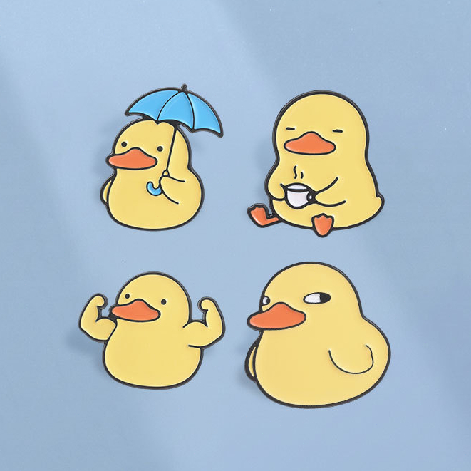 น่ารักการ์ตูนเป็ดสีเหลืองเคลือบ หมุด สัตว์ตลกกล้ามเนื้อร่มเป็ดเข็มกลัดปกตราเสื้อผ้าอุปกรณ์เสริมของขวัญสําหรับเพื่อน