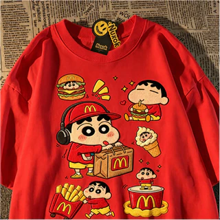 BOOM เสื้อคอกลมฤดูร้อน ผ้าฝ้าย 100% ลายการ์ตูนเครยอนชินจัง เสื้อยืดชายหญิงแขนสั้น ระบายอากาศดี