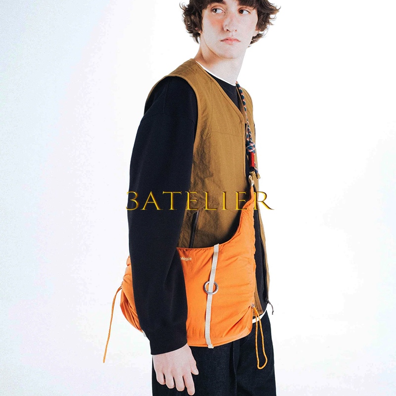 Topologie Cloud Hobo กระเป๋าสะพายใบเล็ก 10L + สายรัดข้อมือ Macrame