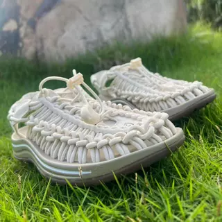 Keen Uneek ของแท้ (Khaki/White/Black) รองเท้าแตะกีฬากลางแจ้งแฮนด์เมด 100% ระบายอากาศได้ unisex