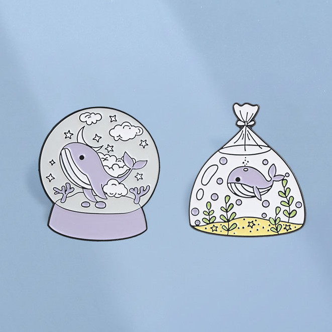 น่ารัก Ocean Whale เคลือบ Pins ตลกคริสตัลบอลปลากระเป๋าเข็มกลัดป้ายเสื้อผ้าอุปกรณ์เสริมของขวัญสําหรับเพื่อน