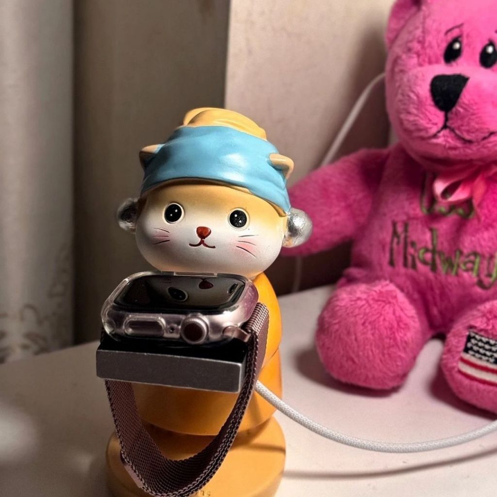 สาวแมวน่ารักพร้อมแท่นชาร์จ Apple Watch ต่างหูมุก, Creative Resin Smartwatch Charger Holder Dock & De