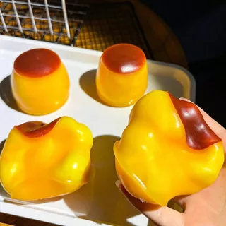Crunchy Squishy พุดดิ้งคาราเมลบีบของเล่นพุดดิ้งรูปอาหาร Handmade Stress Ball รอบบล็อกที่เต็มไปด้วยประสาทสัมผัสความเครียดบรรเทาของเล่นสําหรับเด็กและผู้ใหญ่