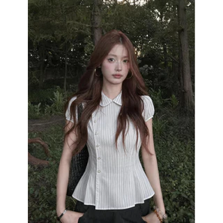 Striped Puff Blouse เสื้อเชิ้ตลายทางผู้หญิงคอปกกลม แขนพองสั้น กระดุมเฉียงเอวรัดทรงสัดส่วนดี สไตล์เรียบหรู Size S-L