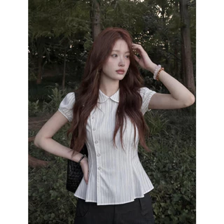 Striped Puff Blouse เสื้อเชิ้ตลายทางผู้หญิงคอปกกลม แขนพองสั้น กระดุมเฉียงเอวรัดทรงสัดส่วนดี สไตล์เรียบหรู Size S-L