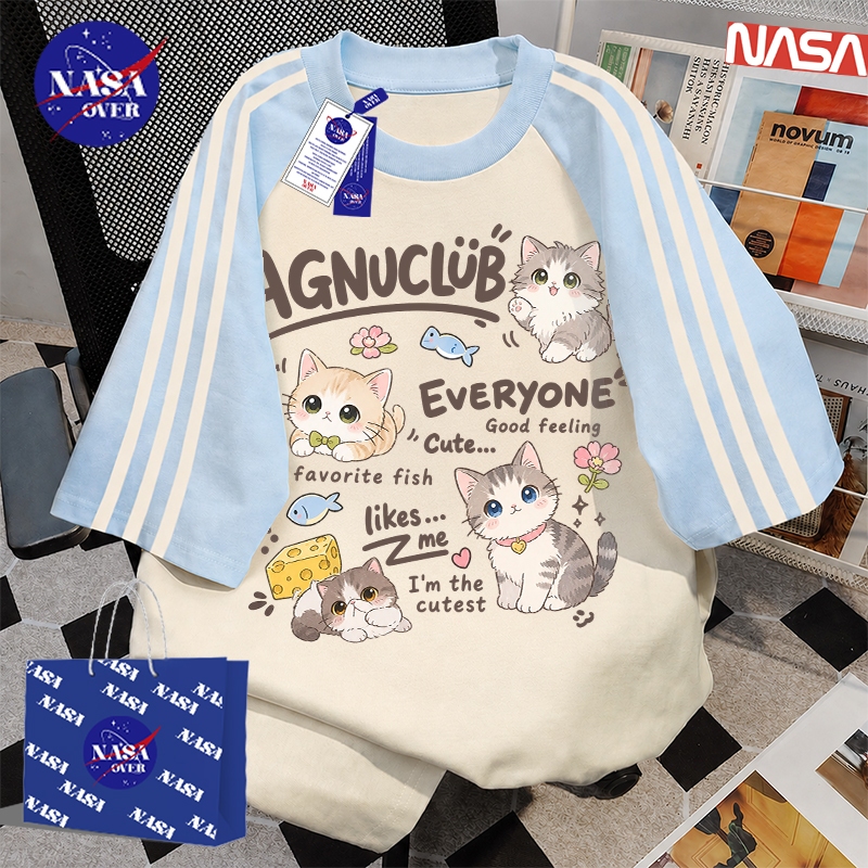 【จัดส่งจากกรุงเทพฯ】 NASA ทรงใหญ่ ฤดูร้อน คอกลม แขนสั้น สตรีท ดีไซน์เฉพาะตัว ลายแมว ยูนิเซ็กส์ สีผสม สามแถบ เสื้อ YG1250