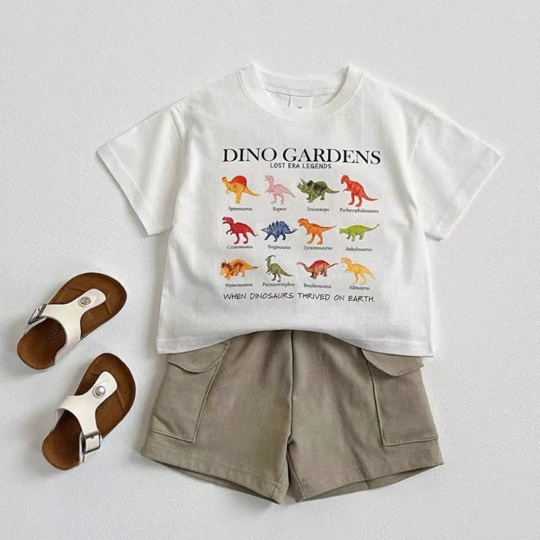 【ส่งในวันเดียวกัน】เสื้อยืดเด็ก ลายการ์ตูนไดโนเสาร์ สีสันสดใส ไม่ต้องรีด ไม่เสียทรง สำหรับเด็ก 1-12 ปี