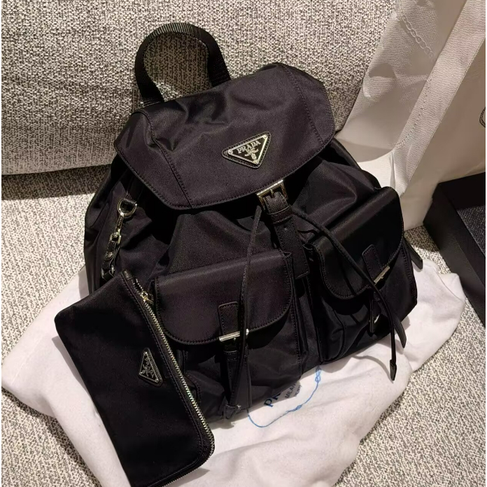 สไตล์กีฬา PRADA Two-in-One กระเป๋าเป้สะพายหลังไนลอนกันน้ํากระเป๋านักเรียนหลายเดินทางกลางแจ้งผู้ชายผู้หญิงกระเป๋าคอมพิวเตอร์