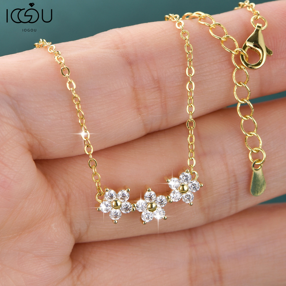 IOGOU GRA ได้รับการรับรอง Moissanite จี้สร้อยคอผู้หญิง D สี VVS1 0.45ct 2 มม.ตัดดอกไม้ออกแบบทองชุบ E