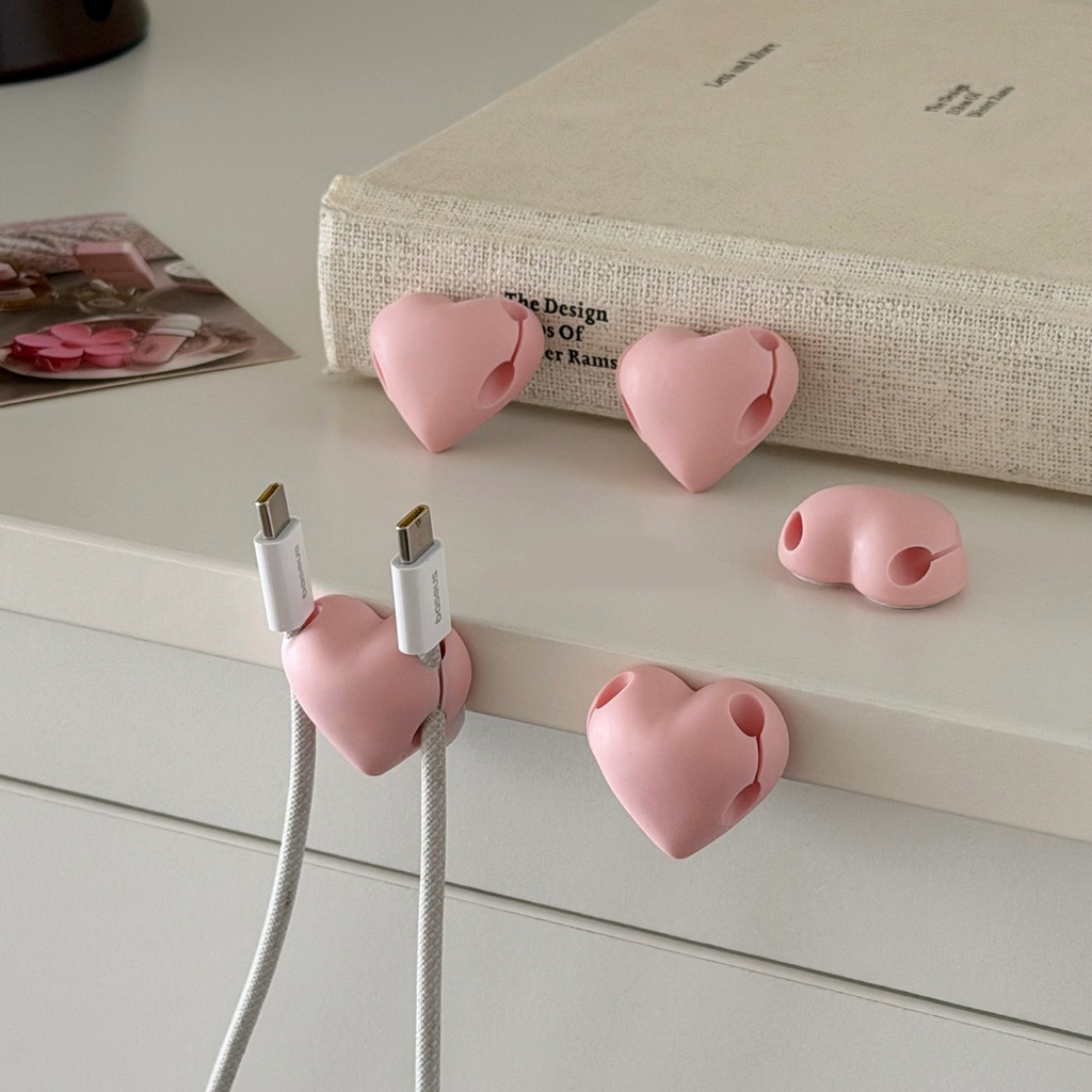 Love Shaped สายชาร์จ Organizer กาวเดสก์ท็อปน่ารักแบบพกพา 3D Cable Organizer