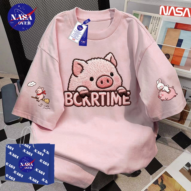 【จัดส่งตลอด 24 ชั่วโมง】 NASA ฤดูร้อน ทรงหลวม แขนสั้น มินิมอล ลายหมูน้อยการ์ตูน ยูนิเซ็กส์ เทรนด์ คอกลม เสื้อ YG3578