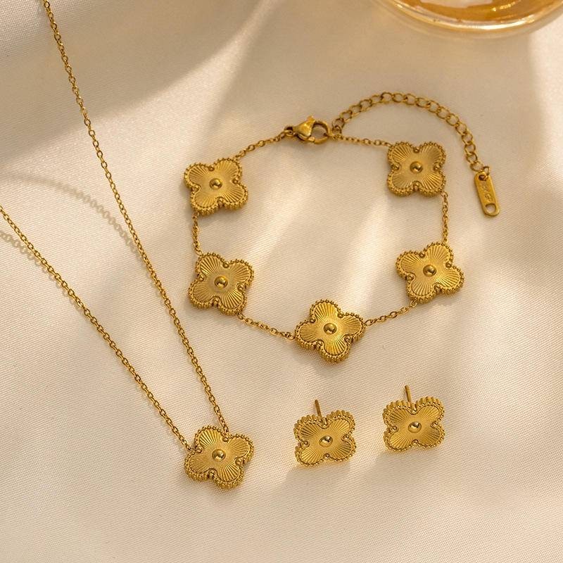 สร้อยคอ สร้อยข้อมือ ต่างหู ชุดใบสี่แฉกทอง 18K สำหรับผู้หญิง ขนาด 13มม. ของขวัญแฟนสาว