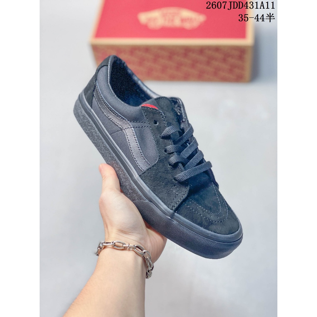รองเท้าผ้าใบ VANS SK8-LOW