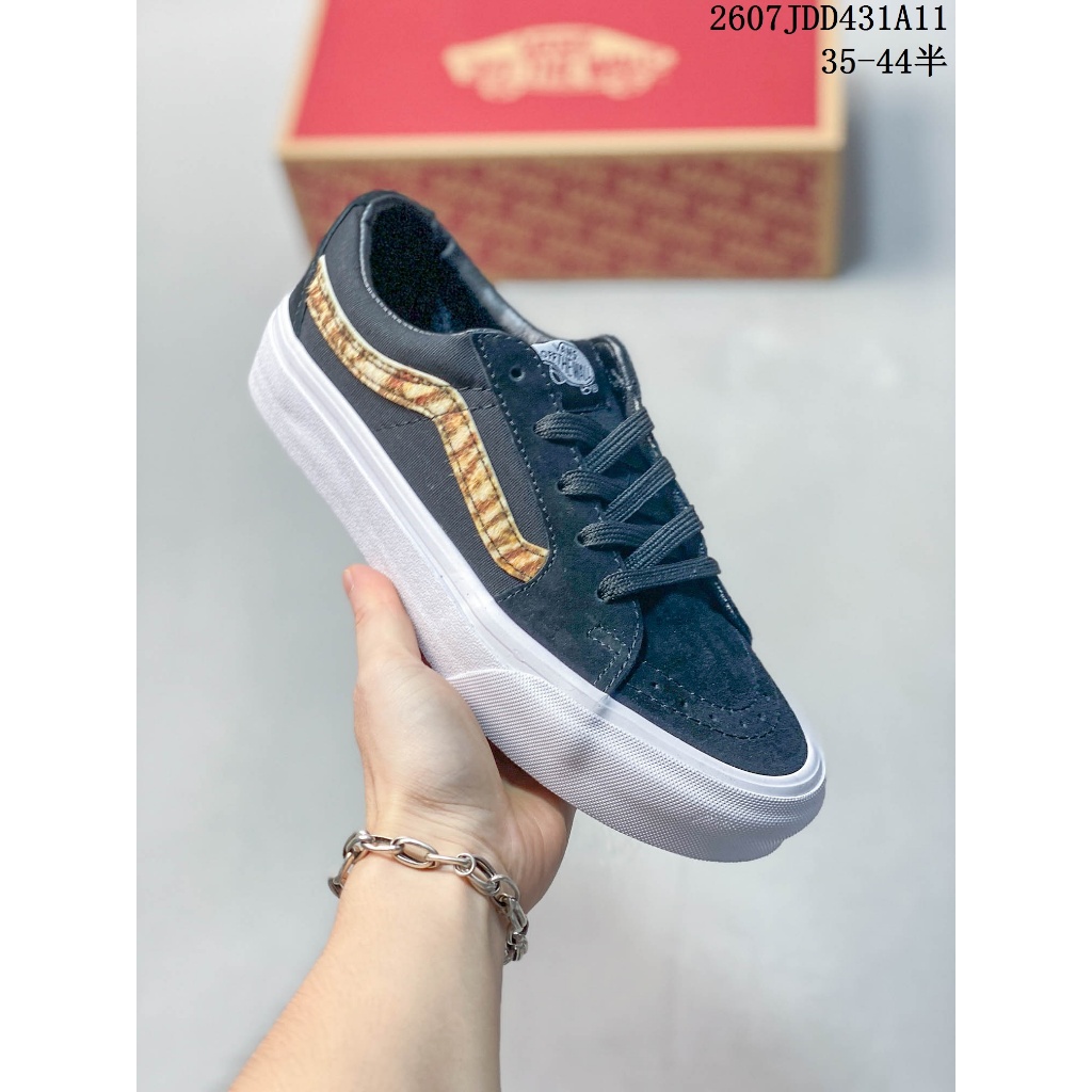 รองเท้าผ้าใบ VANS SK8-LOW