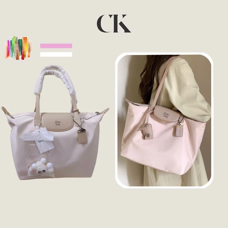 CINVAI&KROZE chen2nb ใหม่กระเป๋าแมสเซนเจอร์ผู้หญิงความจุสูง，กระเป๋าสะพายแฟชั่นระดับไฮเอนด์，มีจี้，จำเป็นสำหรับการเดินทางบนถนน