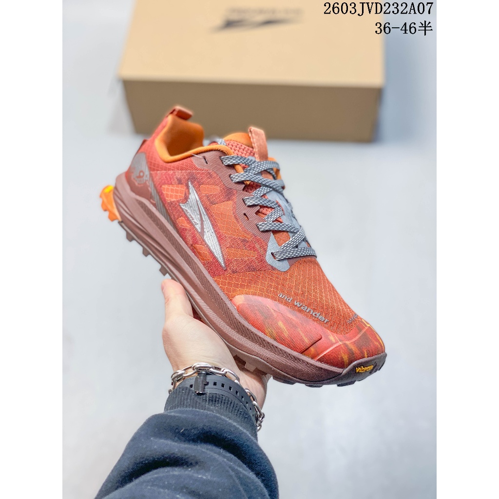 รองเท้าวิ่ง Altra Lone Peak 9+