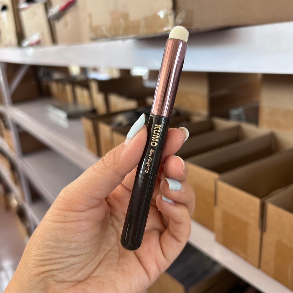 KUMO แปรงลิปสติก Matte Lip Brush Smudge Brush แปรงคอนซีลเลอร์มัลติฟังก์ชั่น Toot Lip Mini Lip Brush