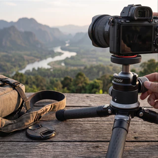 Andoer ขาตั้งกล้องอลูมิเนียมอัลลอยด์ หัวบอลพาโนรามา 360° หมุนได้ 180° เมาท์ขาตั้งกล้อง 1/4 พร้อมฐานสเกล สําหรับกล้อง DSLR
