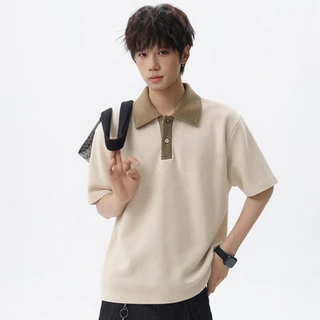 เสื้อแขนสั้นผู้ชายสไตล์มินิมอล คอกระพายยกลง สวมใส่ง่ายทุกวัน