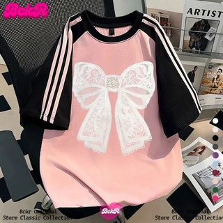 【จัดส่งตลอด 24 ชั่วโมง】🔥BCKR ลายโบว์ชุดหน้าร้อนเสื้อ🎀oversize คอกลมผู้หญิงเสื้อยืด cotton YG528