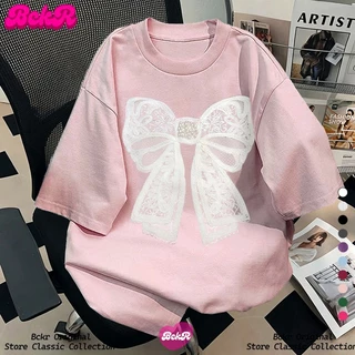 【จัดส่งตลอด 24 ชั่วโมง】🔥BCKR ลายโบว์ชุดหน้าร้อนเสื้อ🎀oversize คอกลมผู้หญิงเสื้อยืด cotton YG528