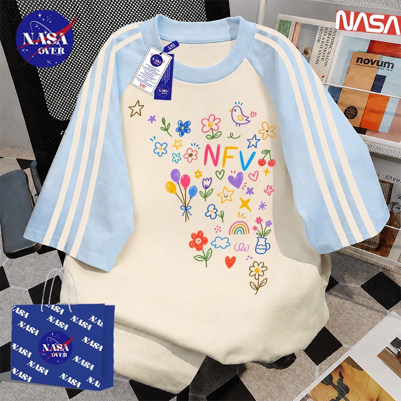 【จัดส่งจากกรุงเทพฯ】 NASA ฤดูร้อน ทรงหลวม คอกลม แขนสั้น กราฟฟิตี้ ลายดอกไม้วาดมือ ยูนิเซ็กส์ cool สีผสม สามแถบ เสื้อ YG26
