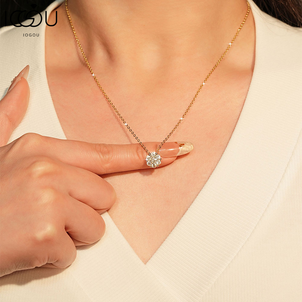 IOGOU GRA ได้รับการรับรอง Moissanite จี้สร้อยคอผู้หญิงเกล็ดหิมะ 7-Stone D สี VVS1 Gold Plated Elegant Daily สวมใส่เครื่องประดับของขวัญสําหรับวันเกิดครบรอบหมั้น