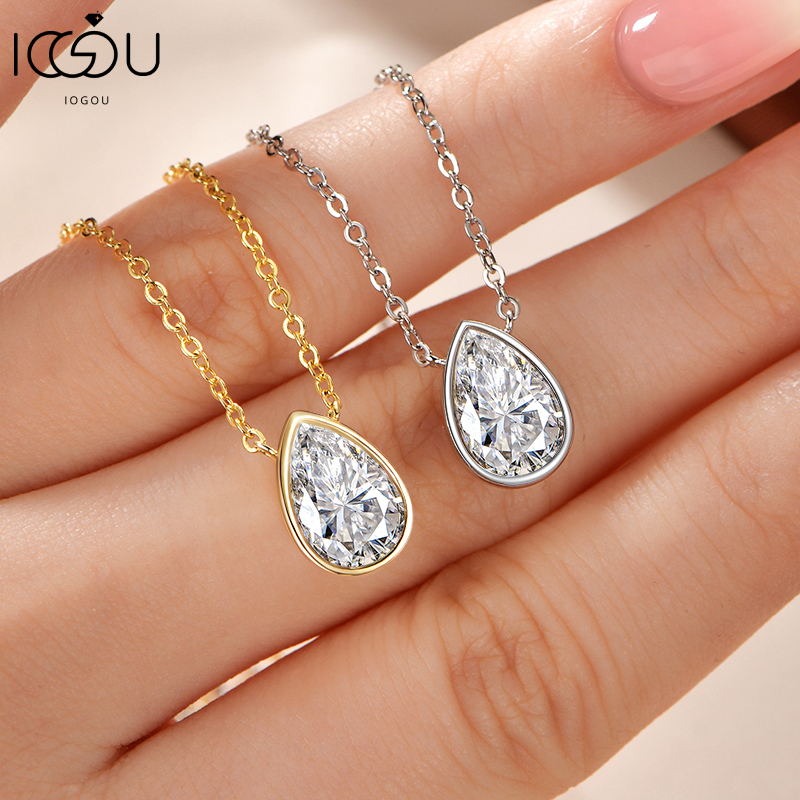 IOGOU GRA ได้รับการรับรอง 2.5ct Pear Cut Moissanite จี้สร้อยคอผู้หญิง Solitaire 3-Prong D สี VVS1 Go