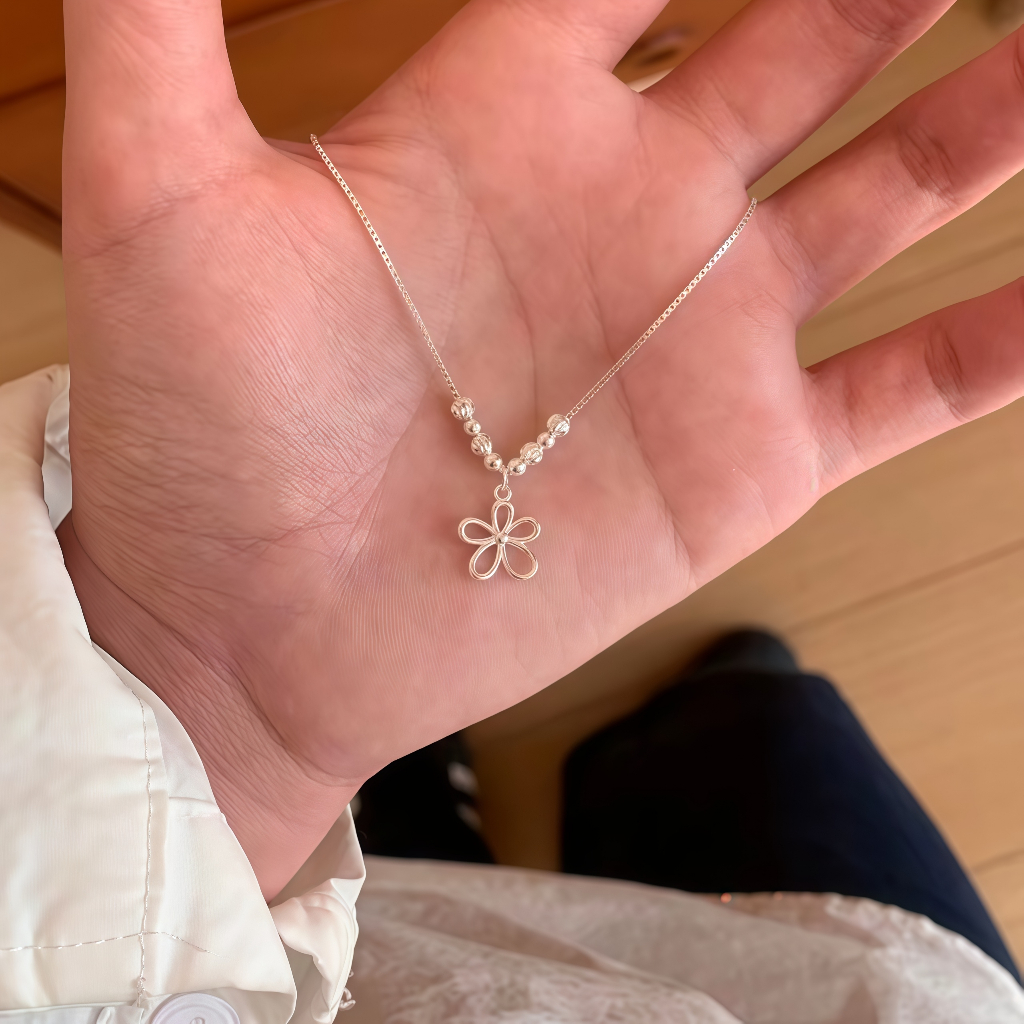 สร้อยคอจี้ดอกไม้ High-End Niche Design Clavicle Chain ประณีตอเนกประสงค์สาวเกาหลีหรูหราแฟชั่นเครื่องประดับ