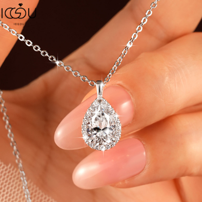 IOGOU GRA ได้รับการรับรองผู้หญิง 2.5ct Pear Cut Moissanite จี้สร้อยคอ D สี VVS1Halo Teardrop ชุบทอง 