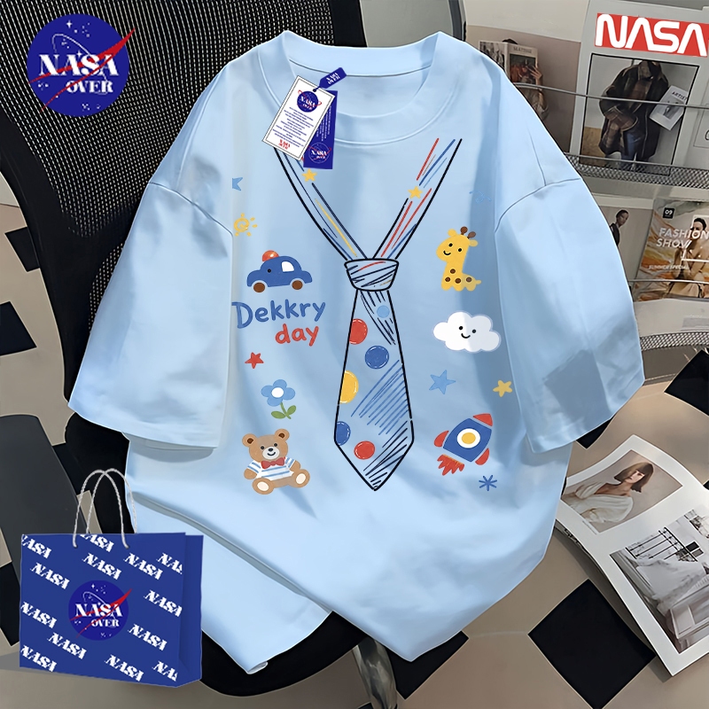 【จัดส่งจากกรุงเทพฯ】 NASA ทรงใหญ่ ฤดูร้อน แขนสั้น แนวการ์ตูนขี้เล่น ลายเนคไทวาดมือ ยูนิเซ็กส์ เทรนด์ คอกลม เสื้อ YG3811