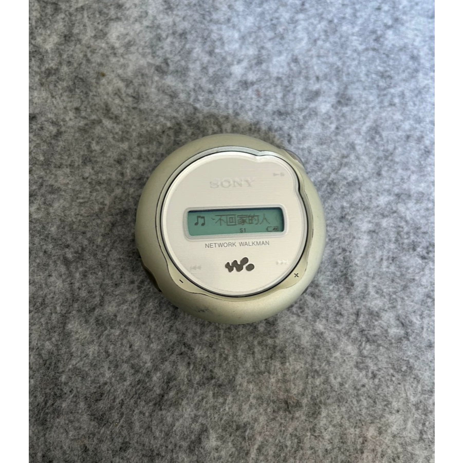 เครื่องเล่น MP3 Sony NW-E107 WALKMAN – 1GB, แบตเตอรี่ AA ขับเคลื่อน VintageAudio MP3Player Sony