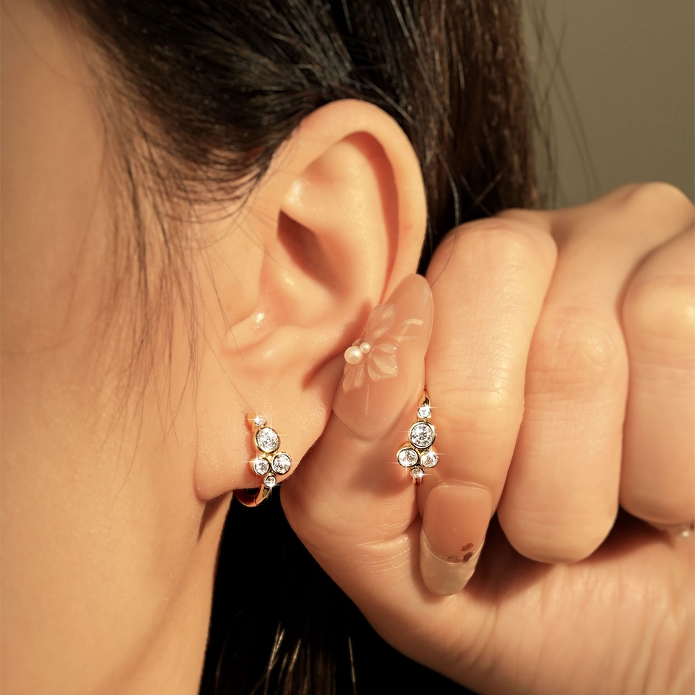 IOGOU GRA ได้รับการรับรองรอบ Moissanite Hoop ต่างหูผู้หญิงชุด 5-Stone Bubble Design ชุบทองประกายเครื่องประดับอินเทรนด์ของขวัญสําหรับ Daily Collication วันเกิดงานแต่งงาน