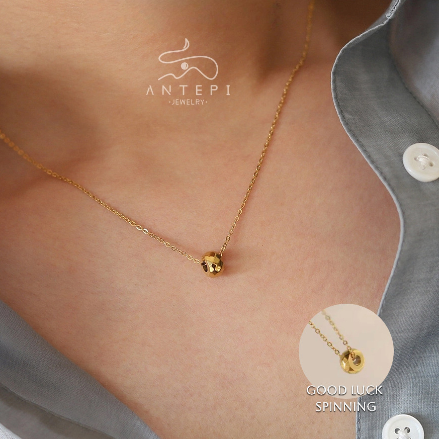 ATP สร้อยคอเพนเดนท์หมุนได้นําโชค · เครื่องประดับกันน้ําสแตนเลสชุบทอง 18K สําหรับผู้หญิง