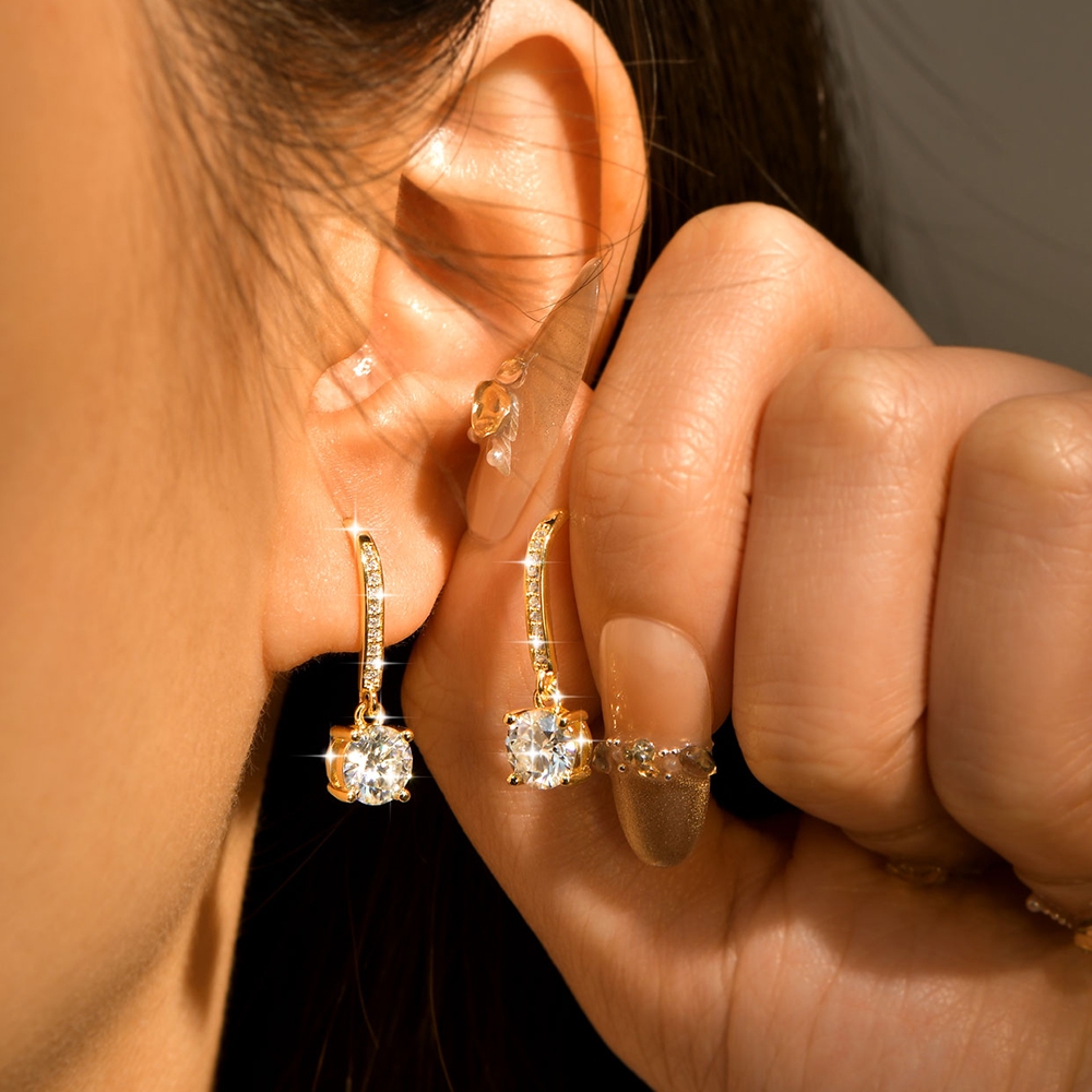 IOGOU GRA ได้รับการรับรอง 1ct รอบ Moissanite Hook ต่างหูผู้หญิงผีเสื้อ Motif Gold Plated D สี VVS1 Sparkling Elegant คลาสสิกเครื่องประดับของขวัญงานแต่งงานครบรอบ