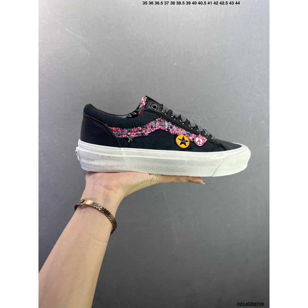 Vans Classics Knu Skool รองเท้าลําลอง