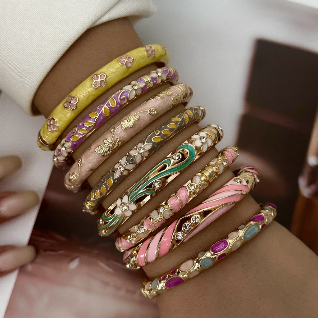 Vintage เคลือบดอกไม้กําไลข้อมือ Rhinestone Gold Tone สร้อยข้อมือผู้หญิงแฟชั่นเครื่องประดับของขวัญ