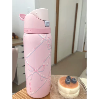 Owala FreeSip ขวดน้ําสแตนเลส 24 & 32oz ป้องกันการรั่ว BPA-Free Sports Travel Bottle with Straw & Wide Mouth – Pink Ribbon UO Exclusive Limited Edition