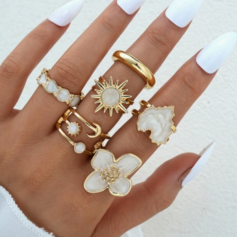 แฟชั่น 6 ชิ้น Gold-Tone Sun Moon Star ดอกไม้หัวใจเรขาคณิตแหวนชุดสีขาวเคลือบ Stackable แหวนผู้หญิง Boho Daily แฟชั่นเครื่องประดับของขวัญ