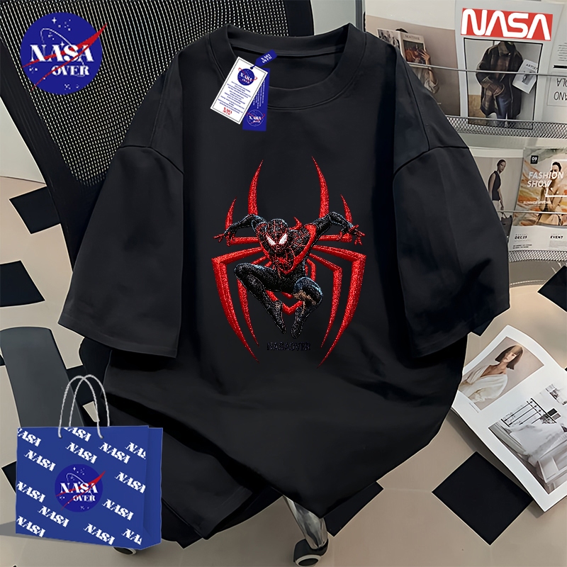 【จัดส่งตลอด 24 ชั่วโมง】🔥NASA ทรงใหญ่ ฤดูร้อน คอกลม แขนสั้น แนวการ์ตูน ลายซูเปอร์ฮีโร่🦸 ยูนิเซ็กส์ เสื้อคอตตอน YG180