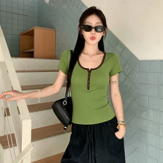 เสื้อยืดแขนสั้นผู้หญิง สีตัดกัน คอปกสี่เหลี่ยม กระชับร่างสไตล์เกาหลี เสื้อสั้น